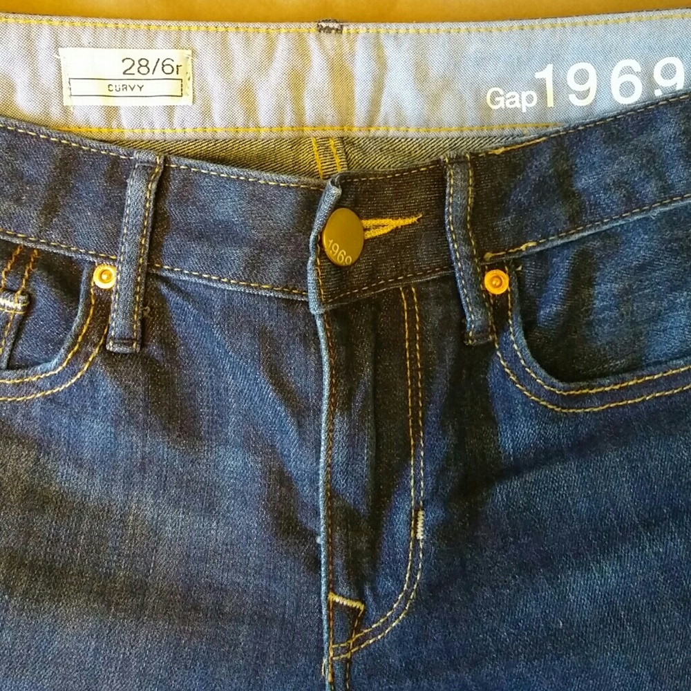 Gap Curvy jeans sz 28/6r